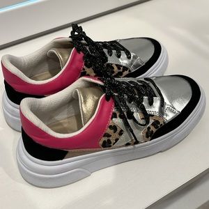 Women’s Sneakers! Cute Print!